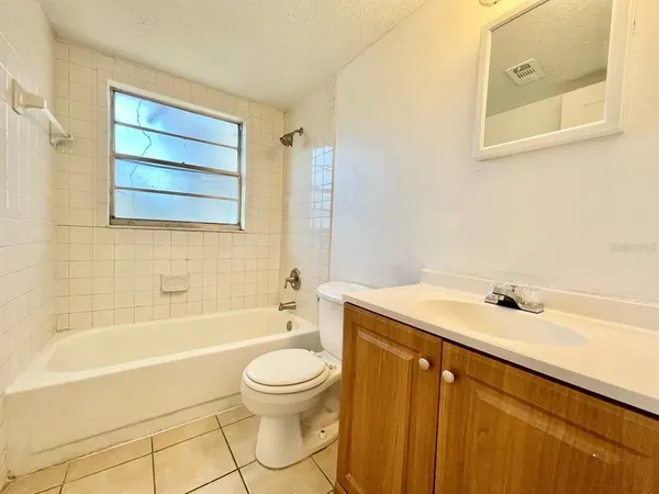 $1,300 | 3826 Lakeshore Drive, Unit B, Tampa, FL 33604