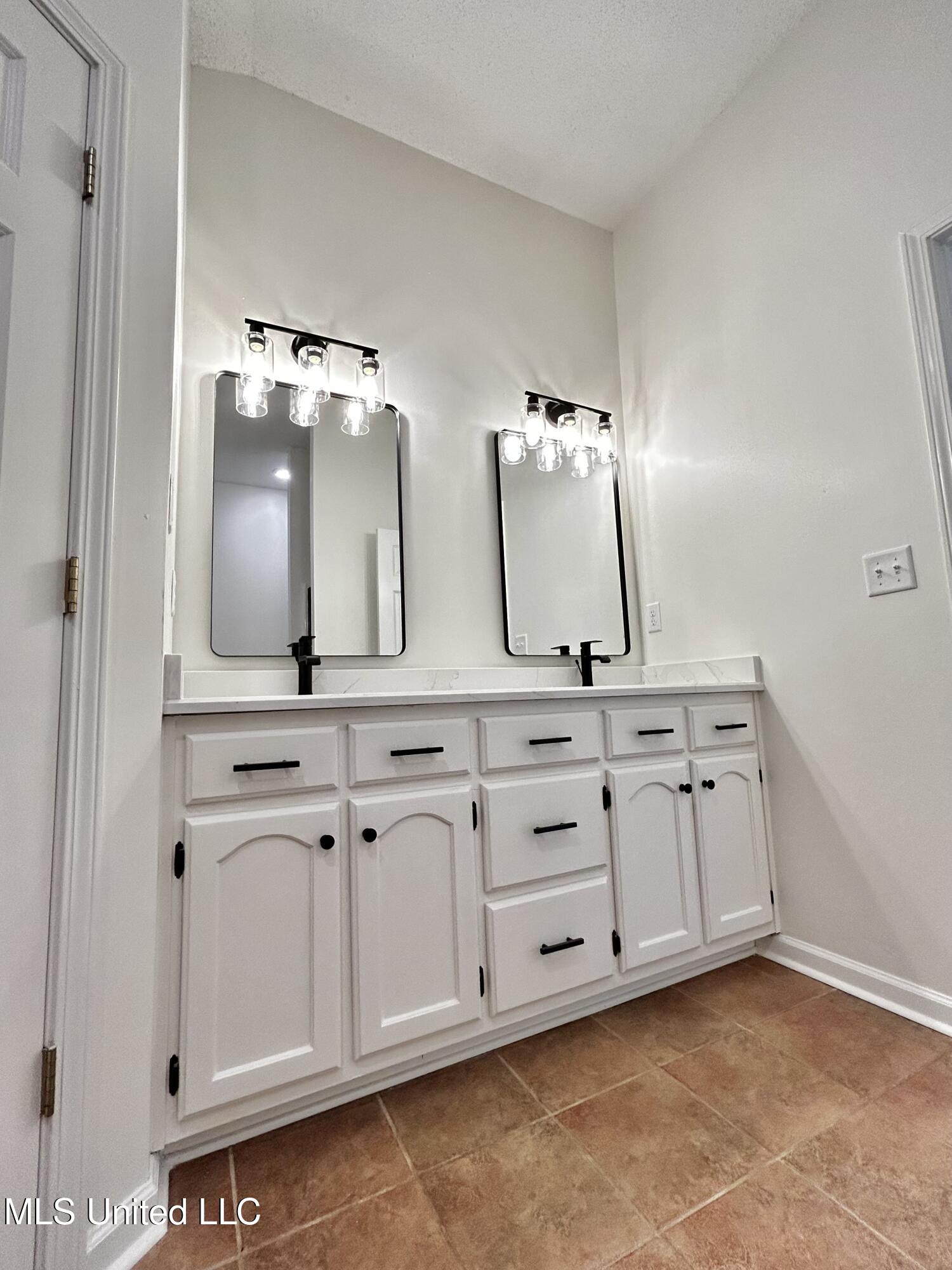 781 Cedar Trace Circle Hernando, MS 38632 - Photo 11 of 22 Primary Bath