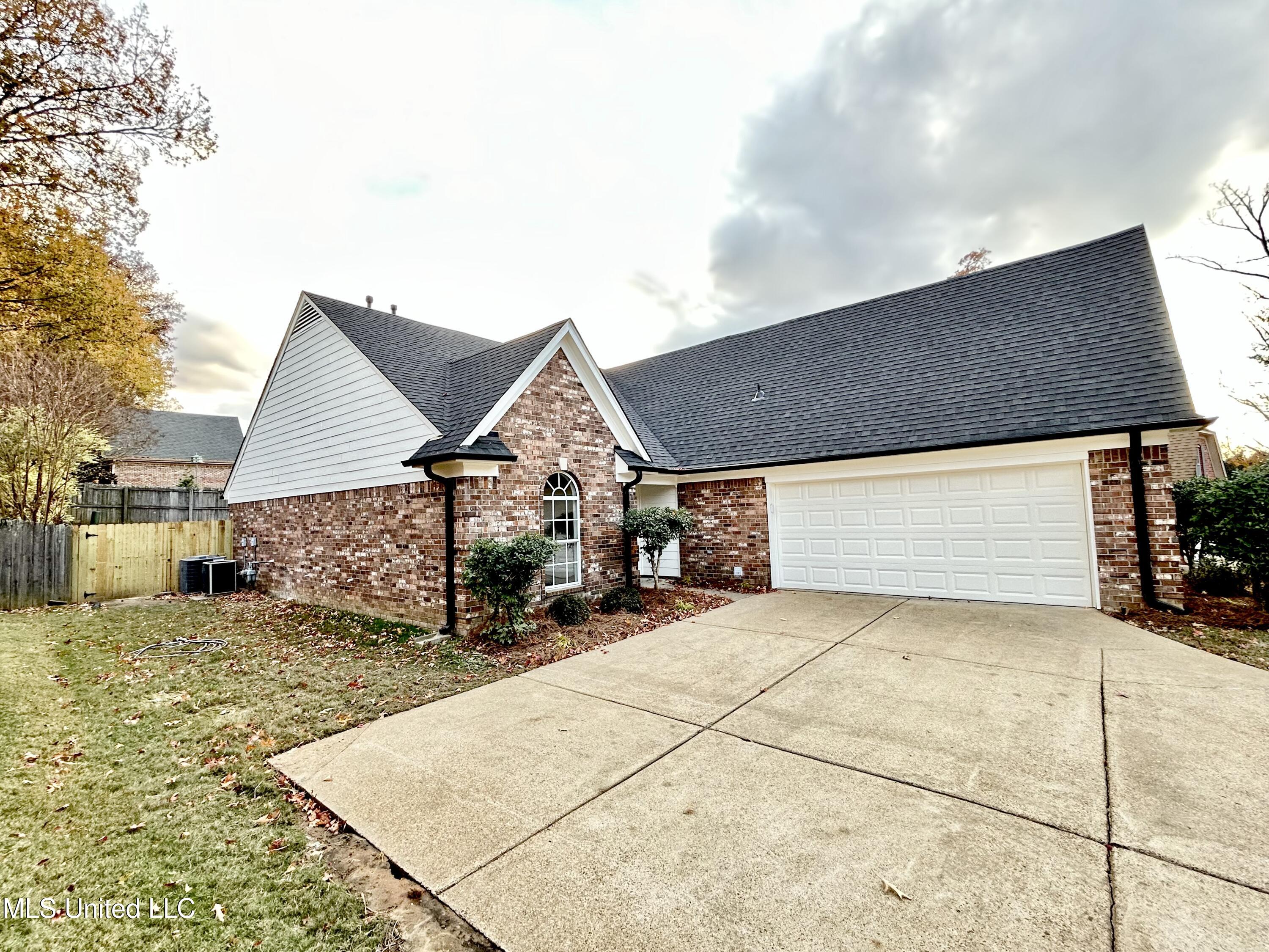 781 Cedar Trace Circle Hernando, MS 38632 - Photo 2 of 22 IMG_0759