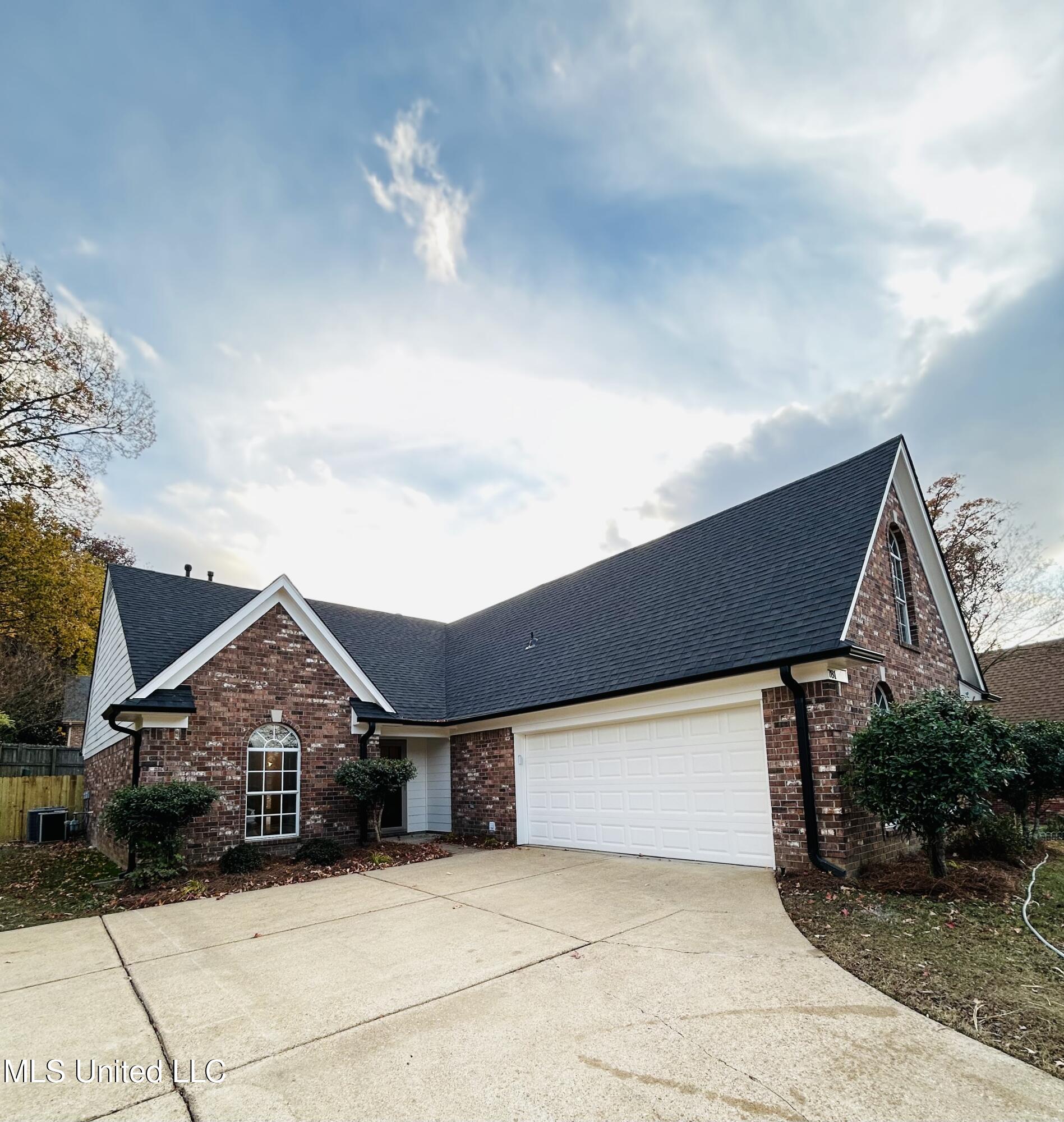 781 Cedar Trace Circle Hernando, MS 38632 - Photo 3 of 22 IMG_0757