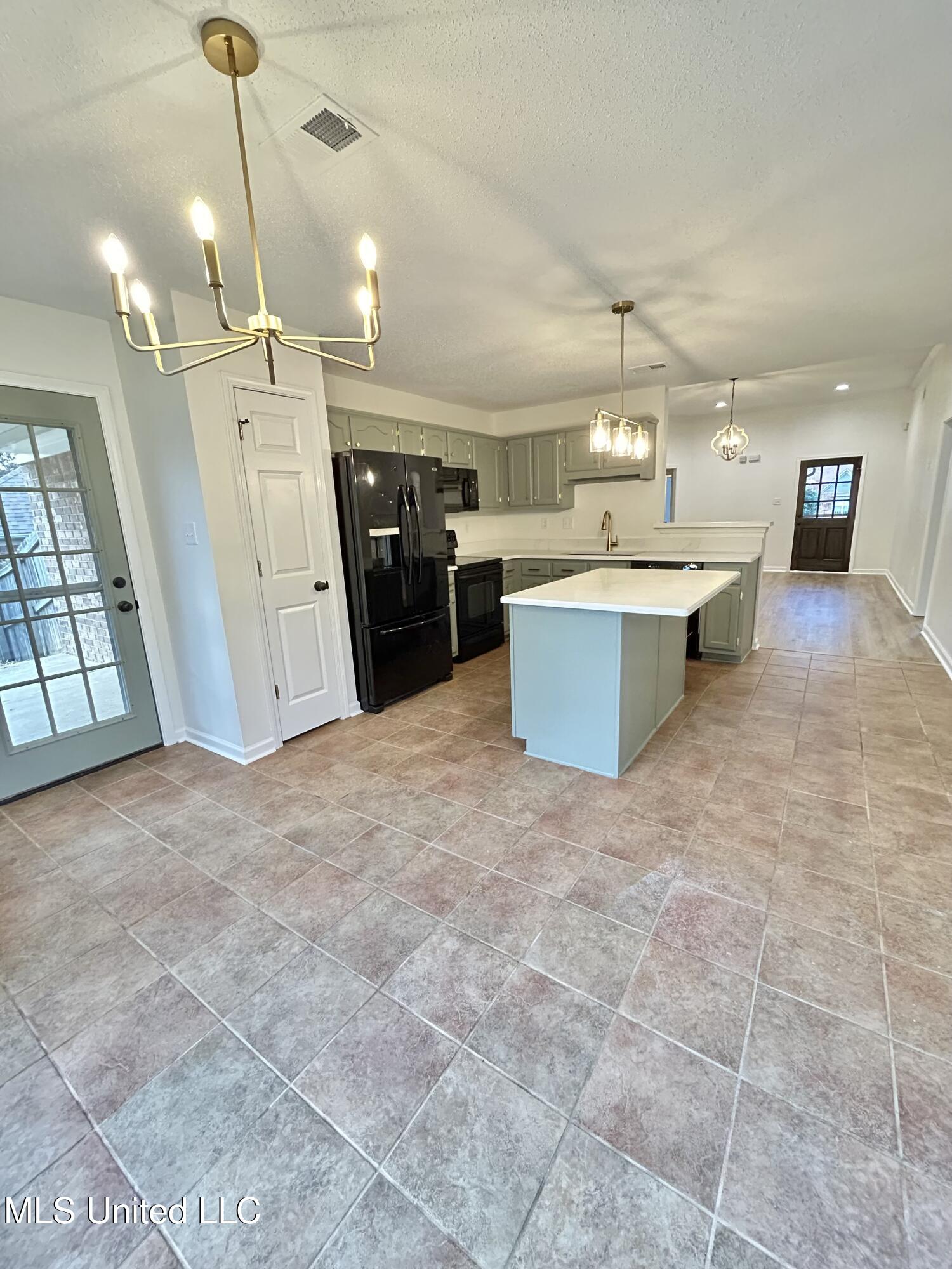 781 Cedar Trace Circle Hernando, MS 38632 - Photo 7 of 22 Quartz countertops