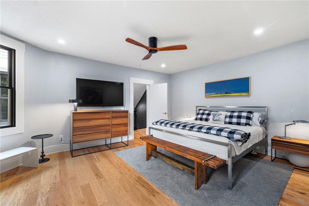 720 Ivy Street Pittsburgh, PA 15232 - Photo 28 of 50 a bedroom with furniture and a flat screen tv