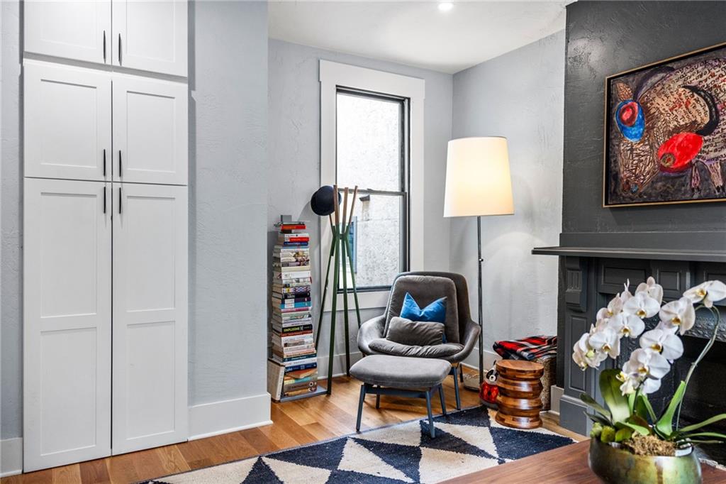 720 Ivy Street Pittsburgh, PA 15232 - Photo 8 of 50 a room with furniture a rug and a potted plant