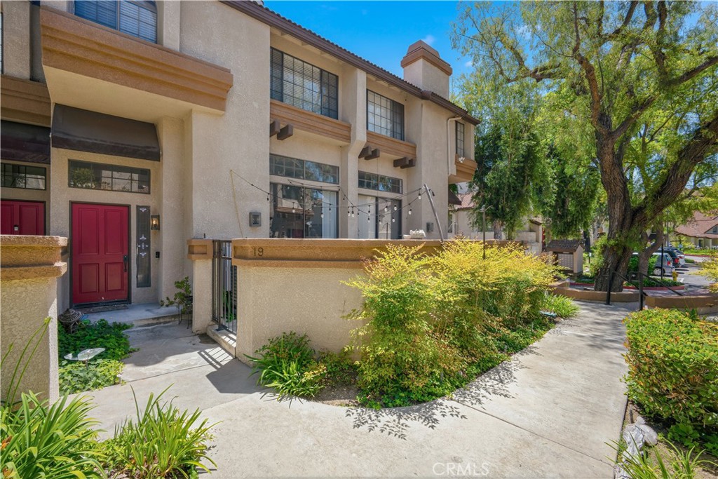 19 Wildflower Place Phillips Ranch, CA 91766 - Photo 3 of 49