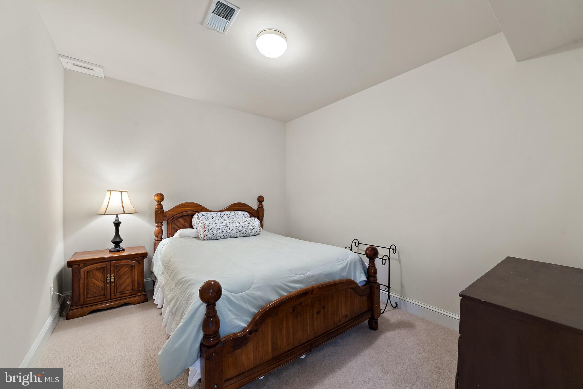 5462 Free State Road Marshall, VA 20115 - Photo 30 of 58 a bedroom with a bed and a desk