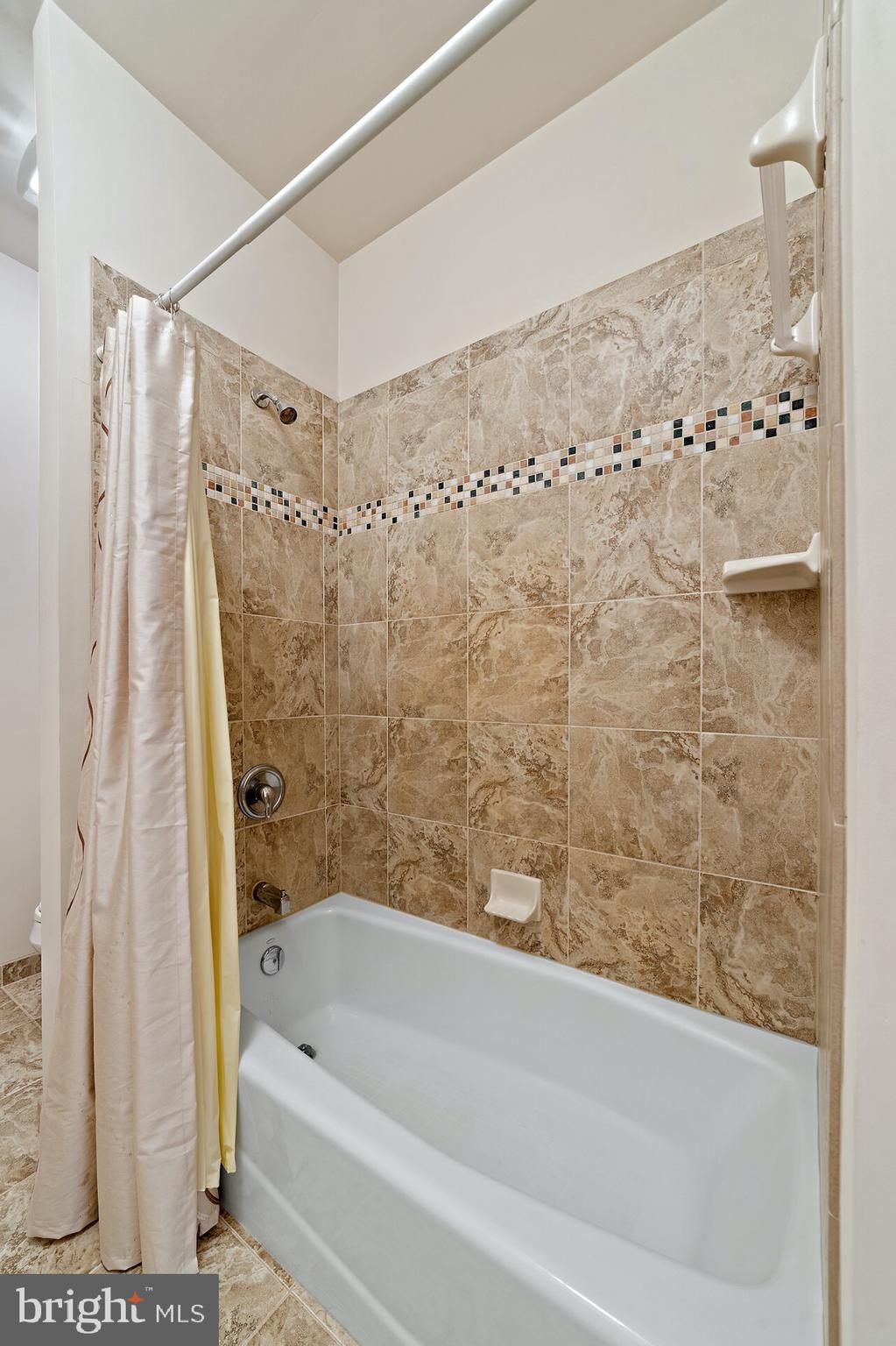 5462 Free State Road Marshall, VA 20115 - Photo 35 of 58 a bathroom with a bathtub and shower