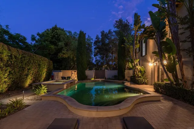 a view of a fountain in the backyard of a house
