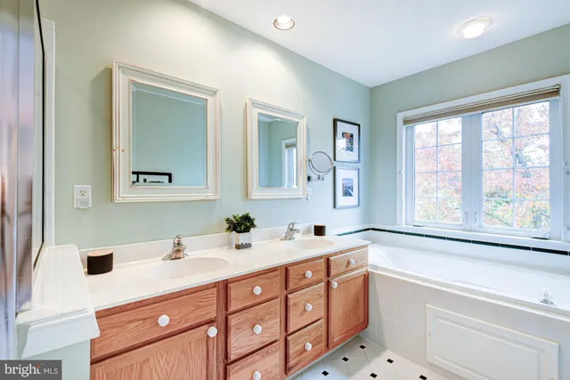 $450,000 | 327 Rockmeade Drive, Wilmington, DE 19810