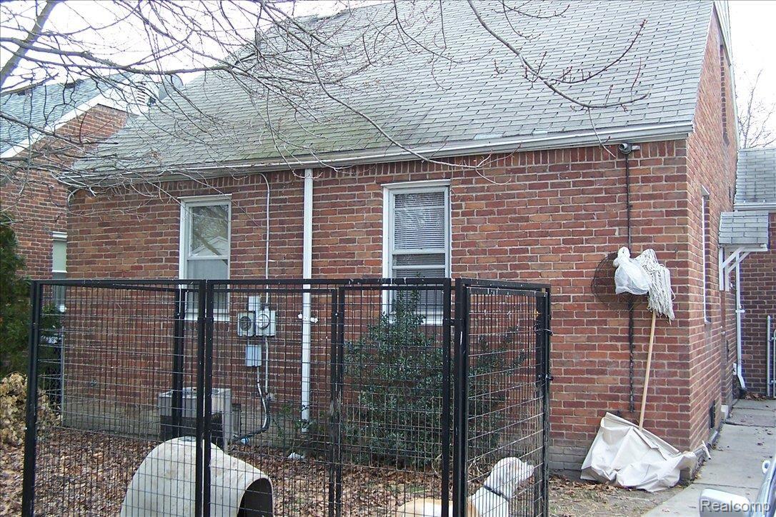 11652 Nottingham Road Detroit, MI 48224 - Photo 14 of 18 100_4016