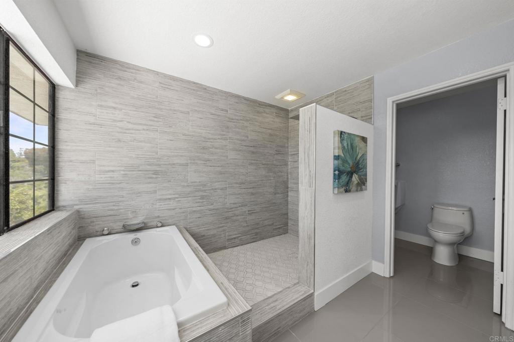19 Gateview Drive Fallbrook, CA 92028 - Photo 34 of 76 19 Gateview Dr, Fallbrook, Luxury Home, Primary Bathroom, Attached ADU, Guard-Gated