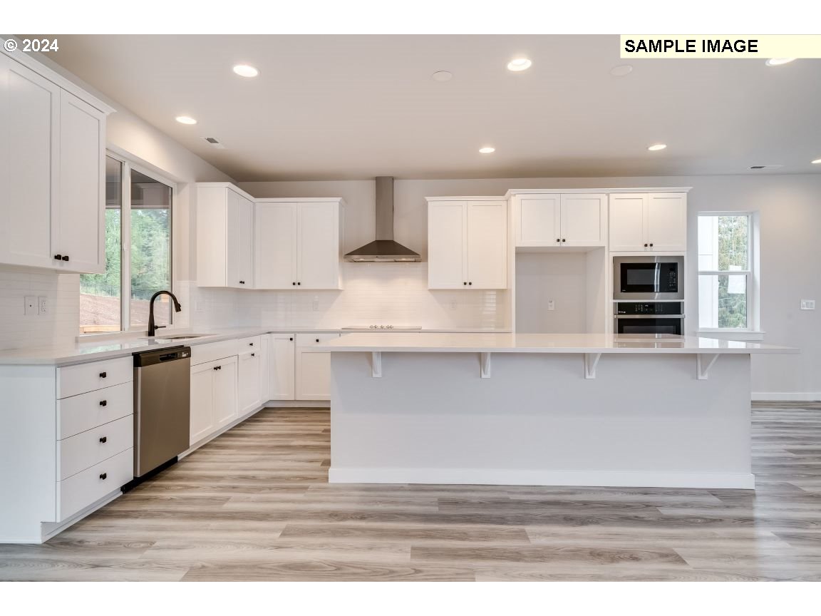 2148 Northeast Ridge Run Lane Estacada, OR 97023 - Photo 3 of 24 Kitchen