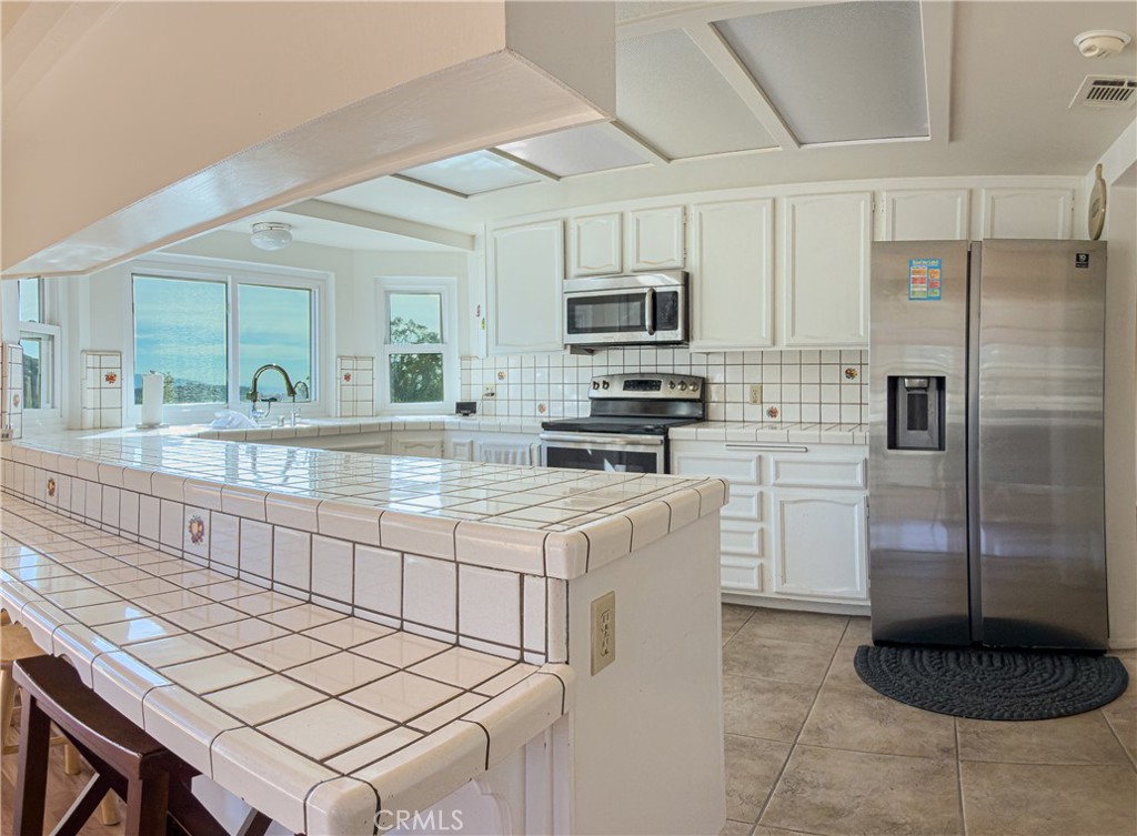 11337 Caprice Place Escondido, CA 92026 - Photo 8 of 34