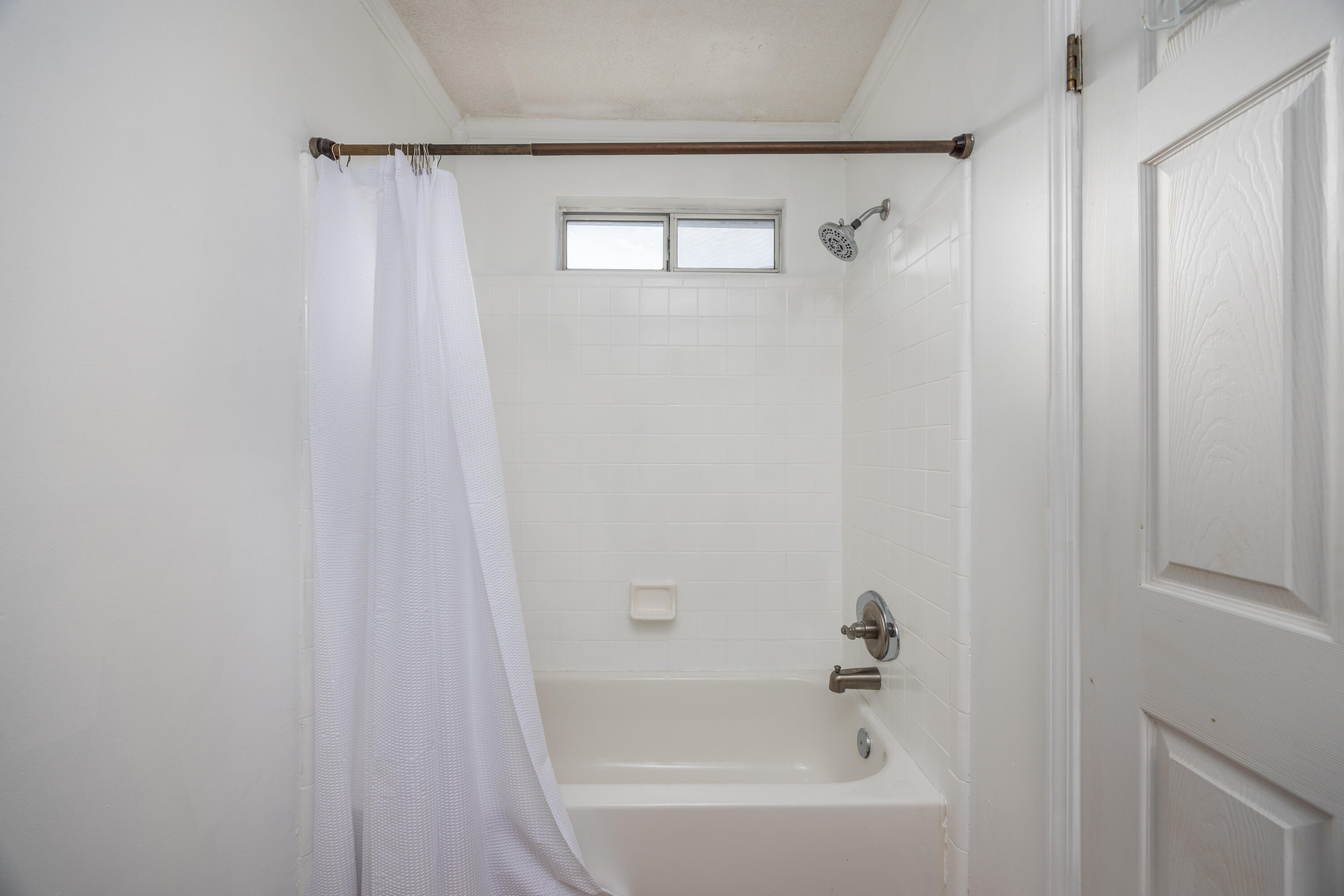 39 Pine Ridge Trace Destin, FL 32541 - Photo 16 of 42 a bathroom with a bathtub