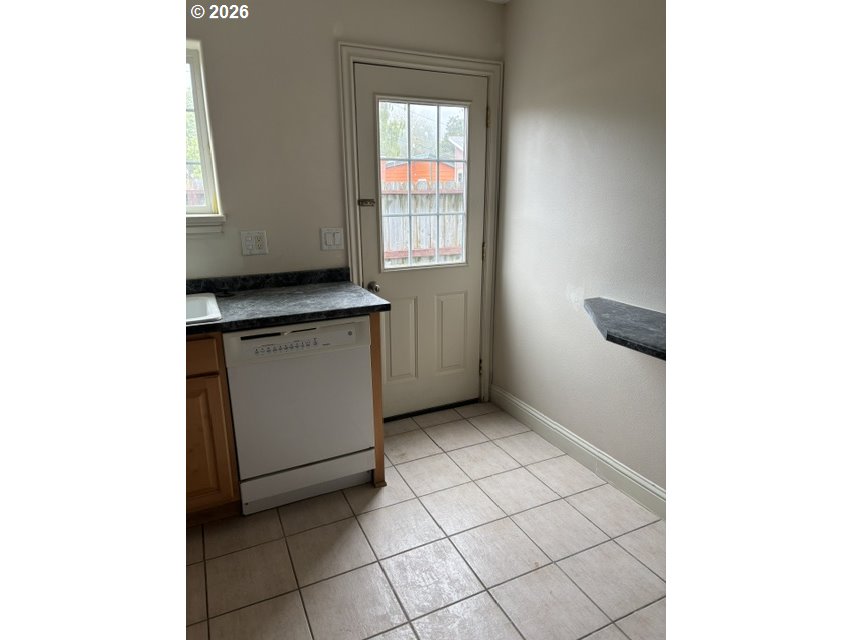 714 Pioneer Road, Unit 2A Brookings, OR 97415 - Photo 8 of 25