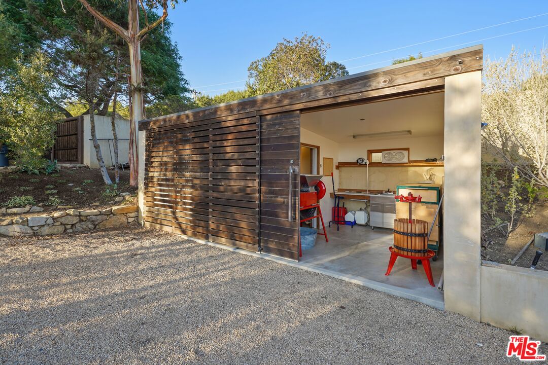 5801 Kanan Dume Road Malibu, CA 90265 - Photo 26 of 44