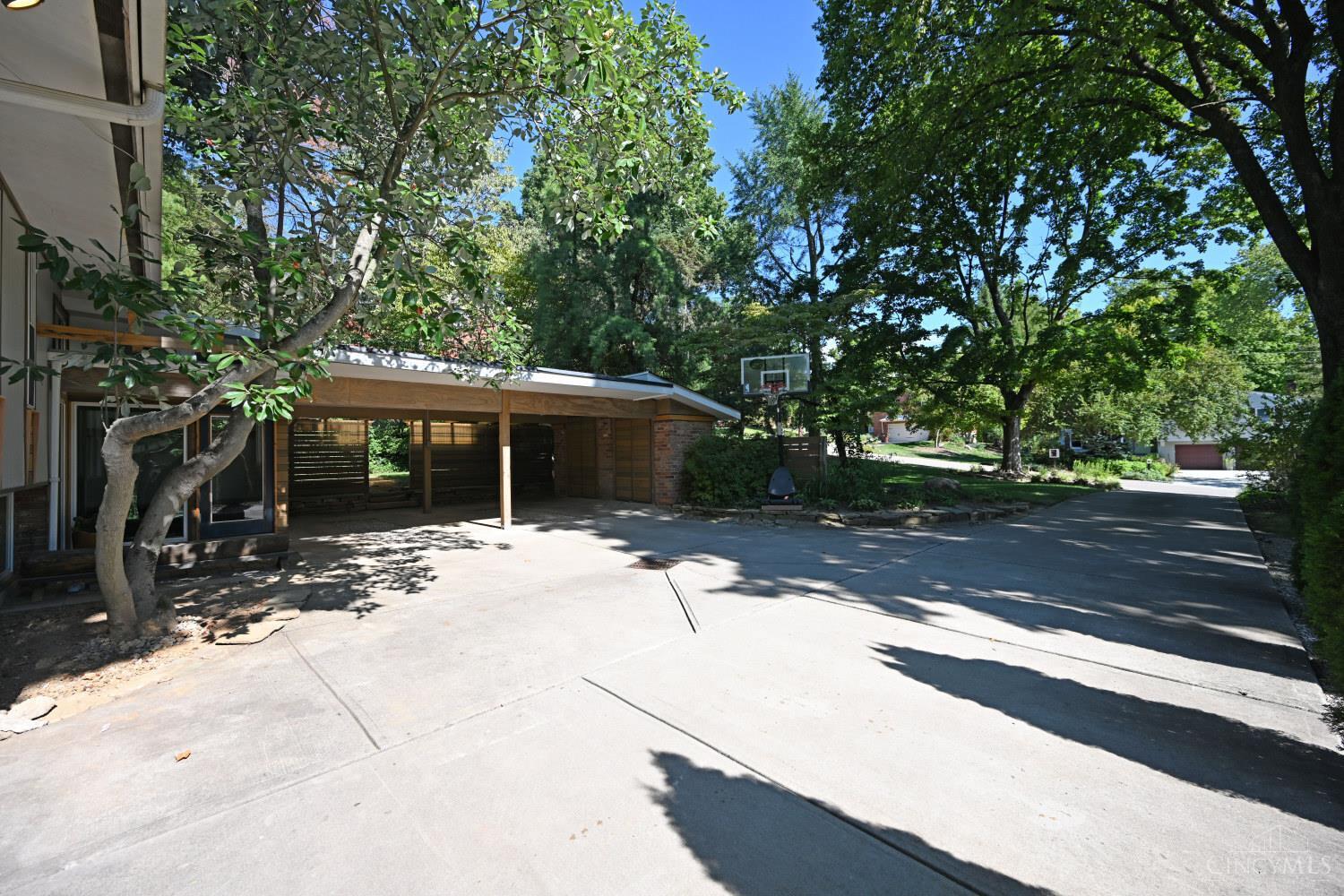 6088 Stirrup Road Cincinnati, OH 45244 - Photo 3 of 50 Gallery Image 3