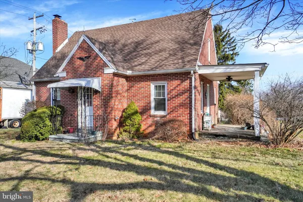 $279,900 | 1527 East Main Street, New Park, PA 17352