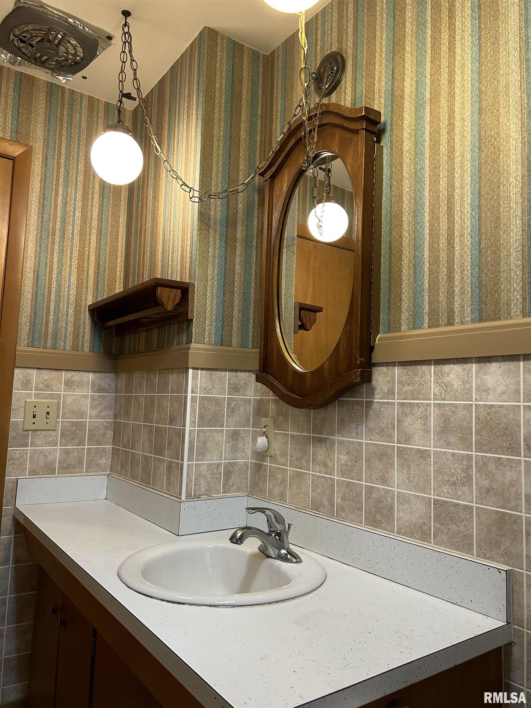 214 West State Place Washburn, IL 61570 - Photo 18 of 54