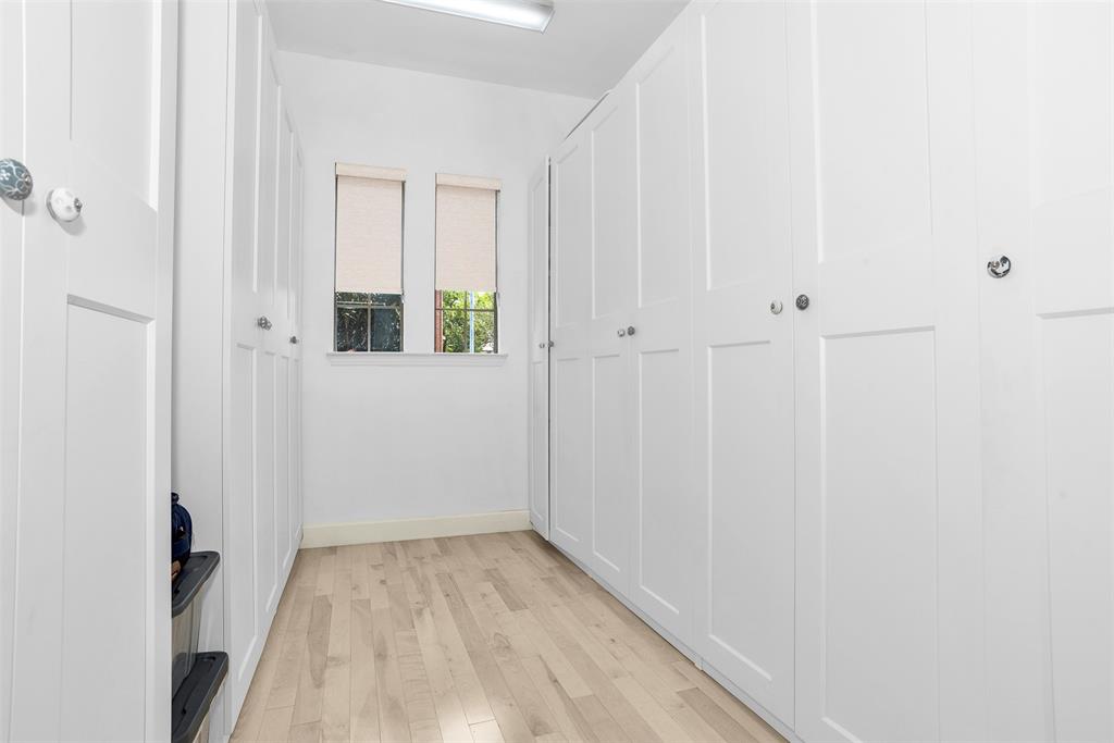 8631 Lohr Valley Road Irving, TX 75063 - Photo 15 of 32 Built in Master Closet