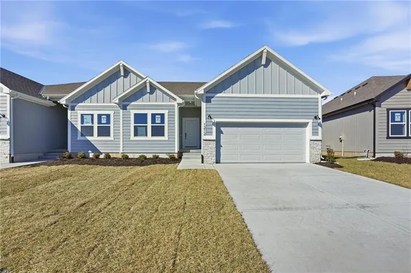 $325,000 | 1212 Southeast Windbreak Drive, Lee's Summit, MO 64081