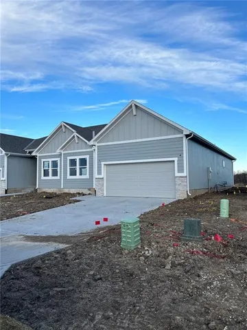 $327,081 | 1212 Southeast Windbreak Drive, Lee's Summit, MO 64081