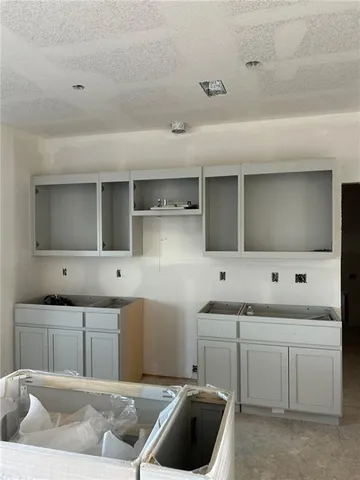 $326,950 | 1212 Southeast Windbreak Drive, Lee's Summit, MO 64081