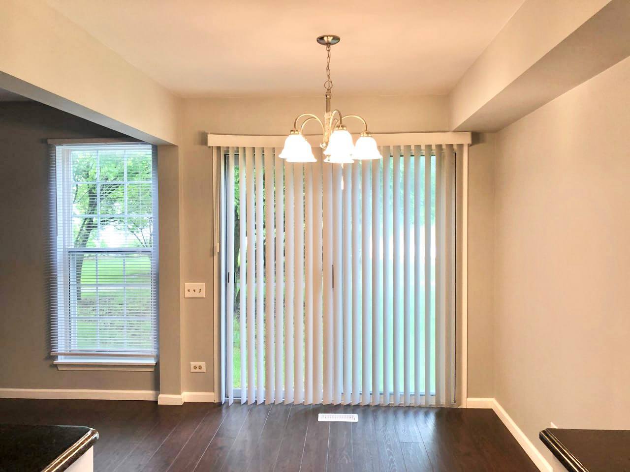 278 Half Moon Circle Aurora, IL 60504 - Photo 7 of 19 a view of a livingroom with wooden floor and a chandelier
