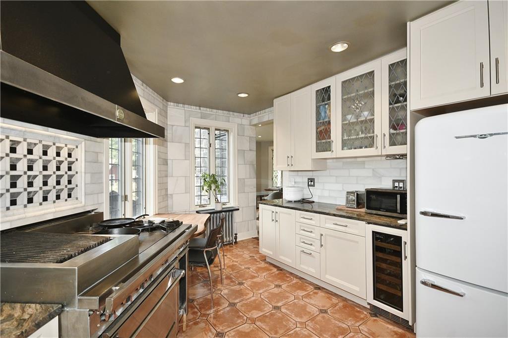 5462 Kipling Road Pittsburgh, PA 15217 - Photo 16 of 40 Gallery Image 16