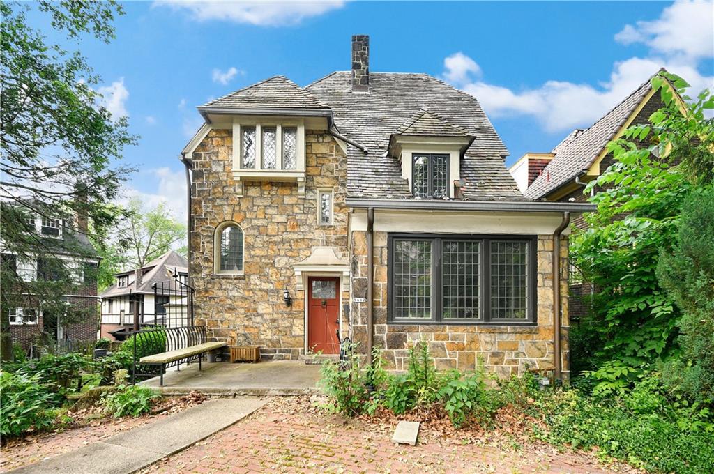 5462 Kipling Road Pittsburgh, PA 15217 - Photo 2 of 40 Gallery Image 2