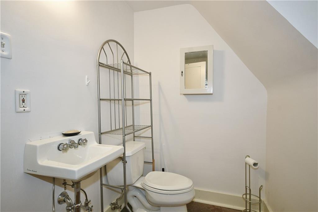 5462 Kipling Road Pittsburgh, PA 15217 - Photo 26 of 40 Gallery Image 26