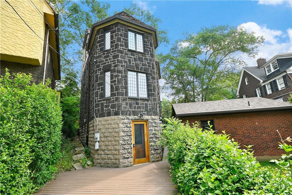 5462 Kipling Road Pittsburgh, PA 15217 - Photo 4 of 40 Gallery Image 4
