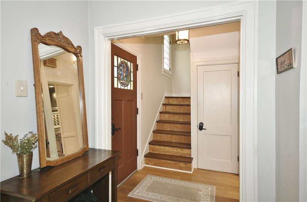5462 Kipling Road Pittsburgh, PA 15217 - Photo 5 of 40 Gallery Image 5