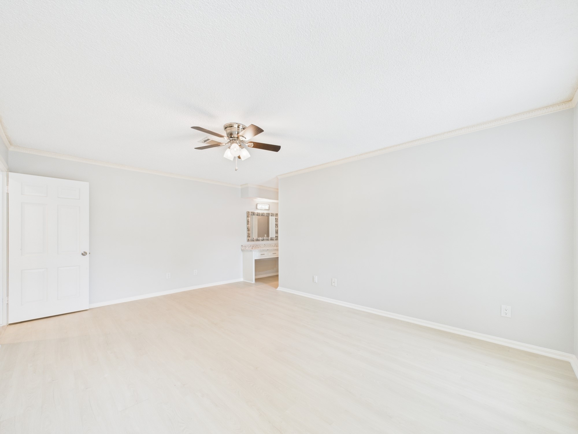 702 Daria Court Houston, TX 77079 - Photo 27 of 44 Easily Accommodates King-sized Furnishings