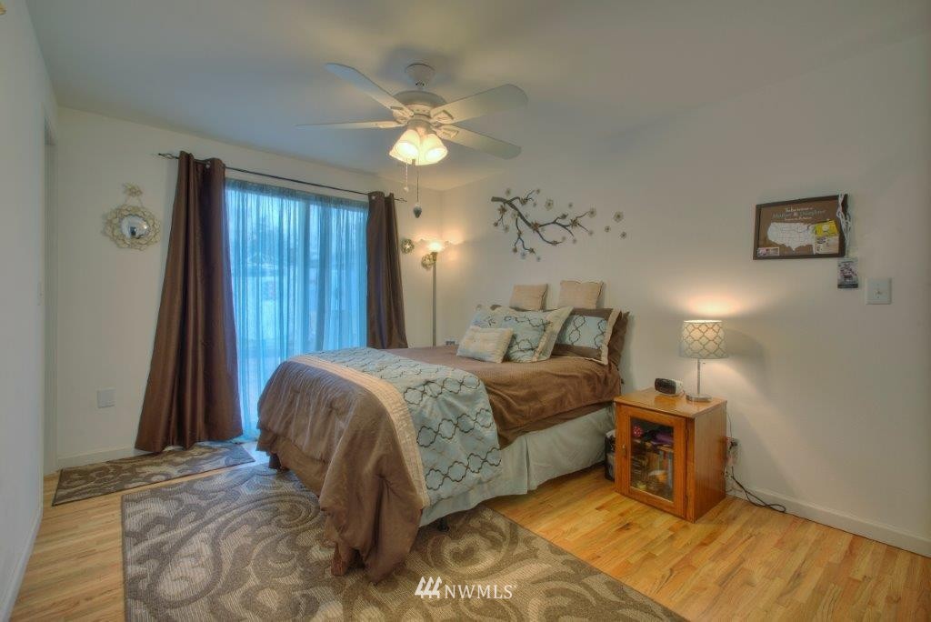 617 South 26th Court Renton, WA 98055 - Photo 11 of 16