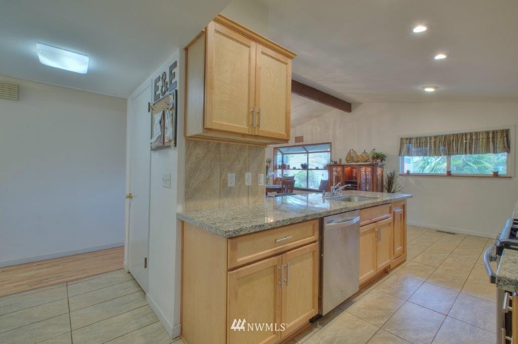 617 South 26th Court Renton, WA 98055 - Photo 9 of 16