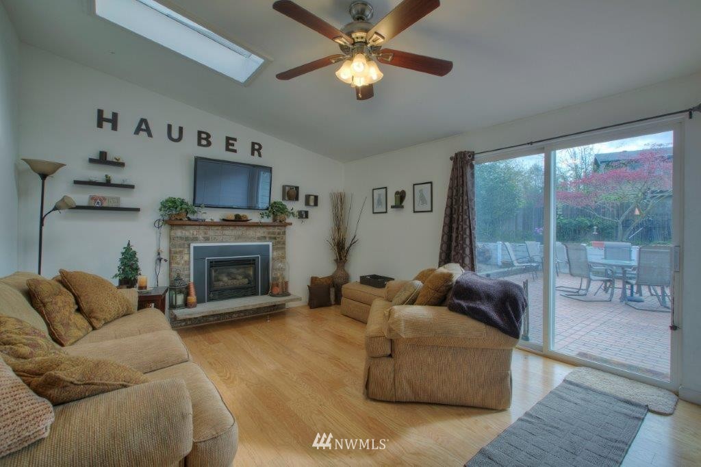 617 South 26th Court Renton, WA 98055 - Photo 10 of 16