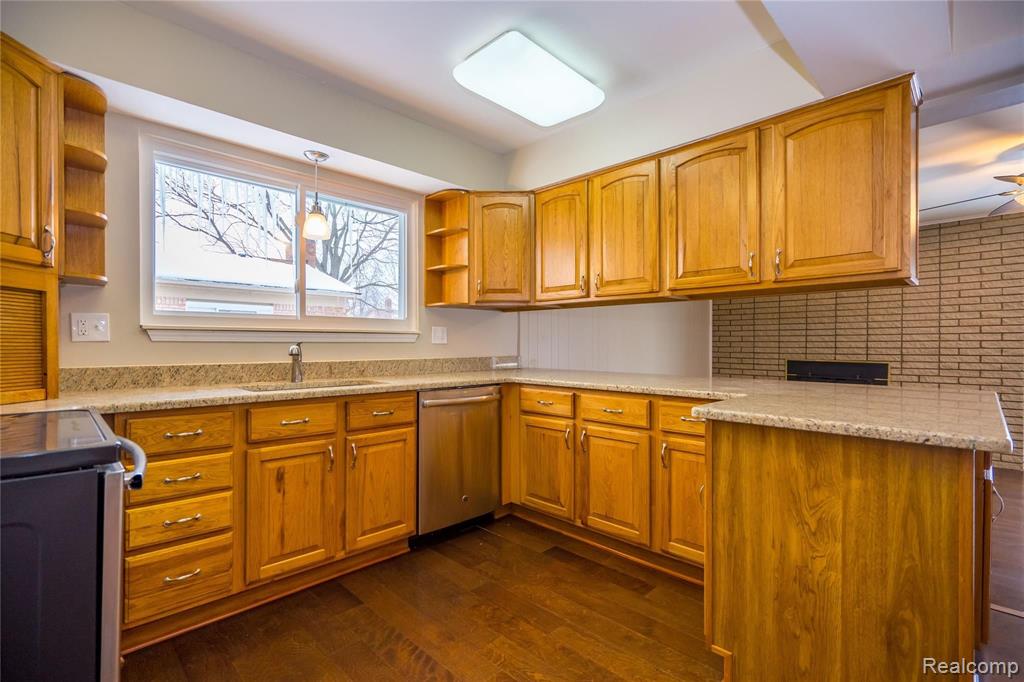 42278 Hanford Road Canton, MI 48187 - Photo 18 of 79