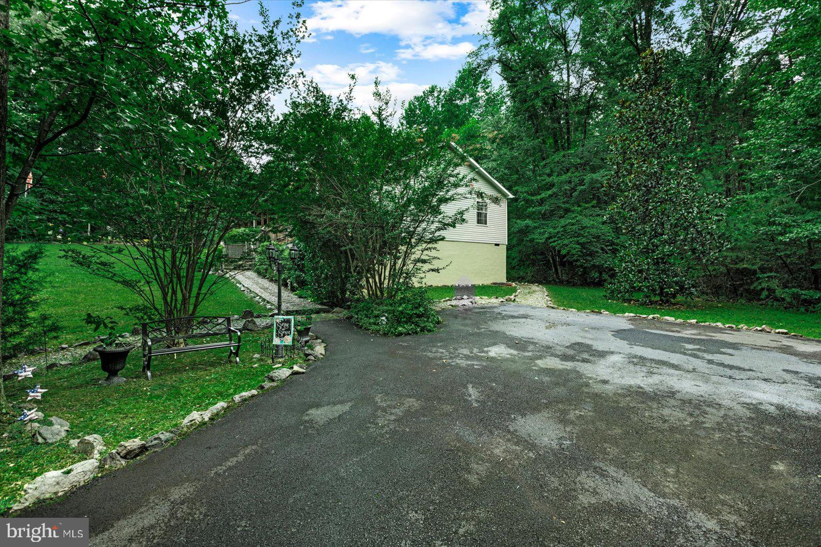 115 Anna Highview Drive Bumpass, VA 23024 - Photo 24 of 40 Plenty of parking!