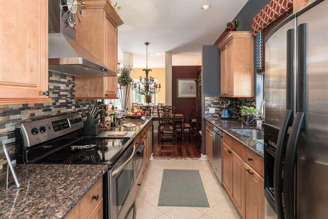 5046 Southeast Inkwood Way Hobe Sound, FL 33455 - Photo 11 of 29 Must See Property-small-012-005-Kitchen-