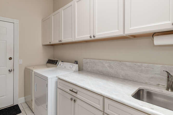 5046 Southeast Inkwood Way Hobe Sound, FL 33455 - Photo 22 of 29 Must See Property-small-026-022-Laundry