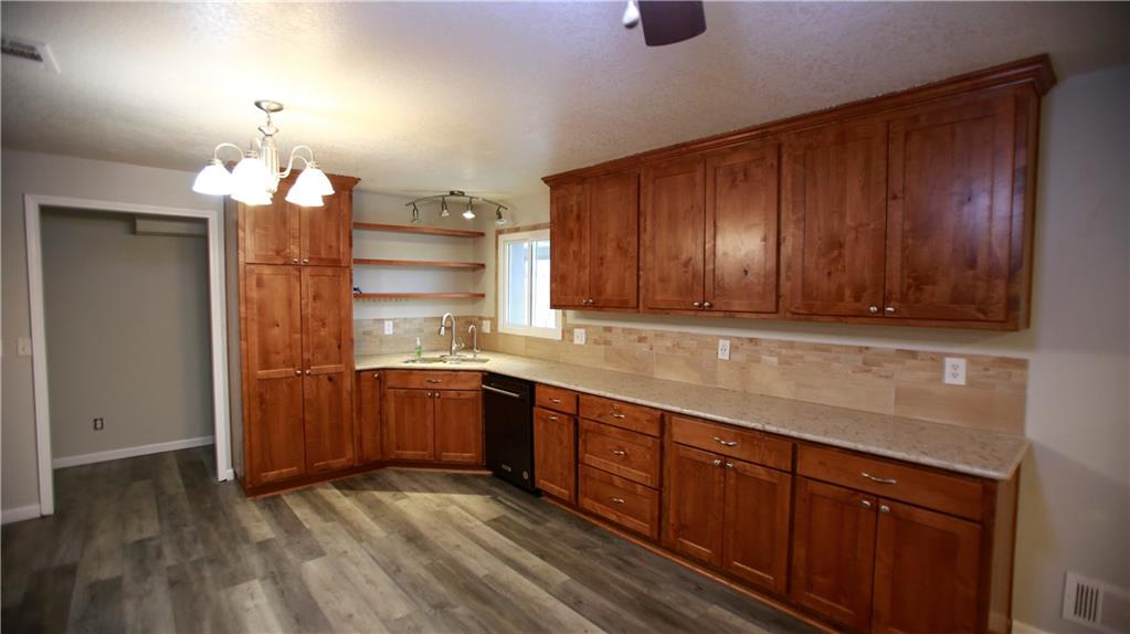 14298 Leavenworth Road Basehor, KS 66007 - Photo 12 of 50