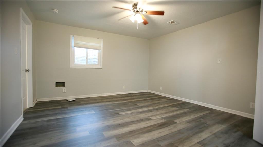 14298 Leavenworth Road Basehor, KS 66007 - Photo 17 of 48