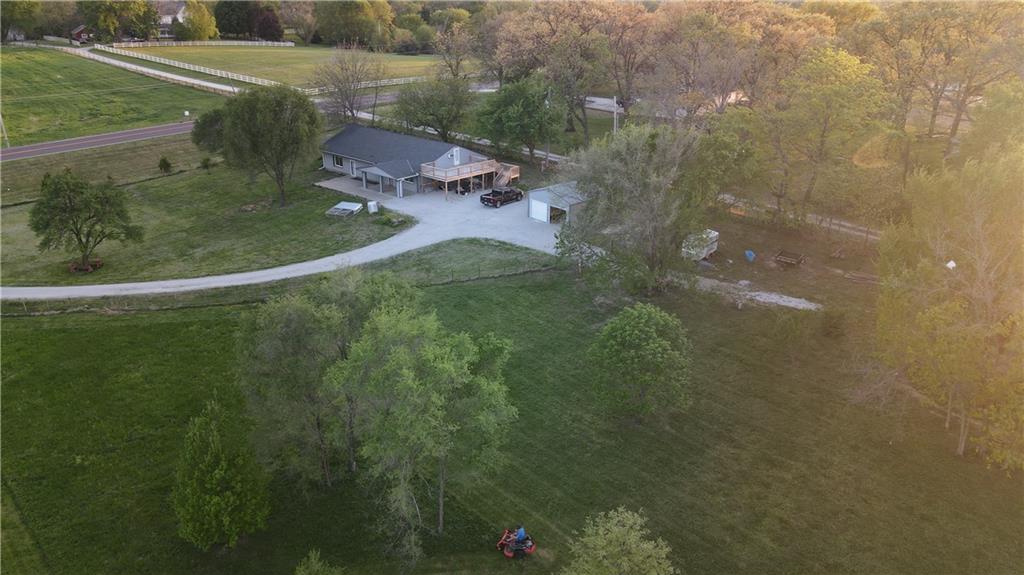 14298 Leavenworth Road Basehor, KS 66007 - Photo 2 of 50