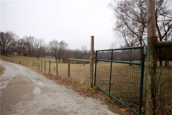 $550,000 | 14298 Leavenworth Road, Basehor, KS 66007