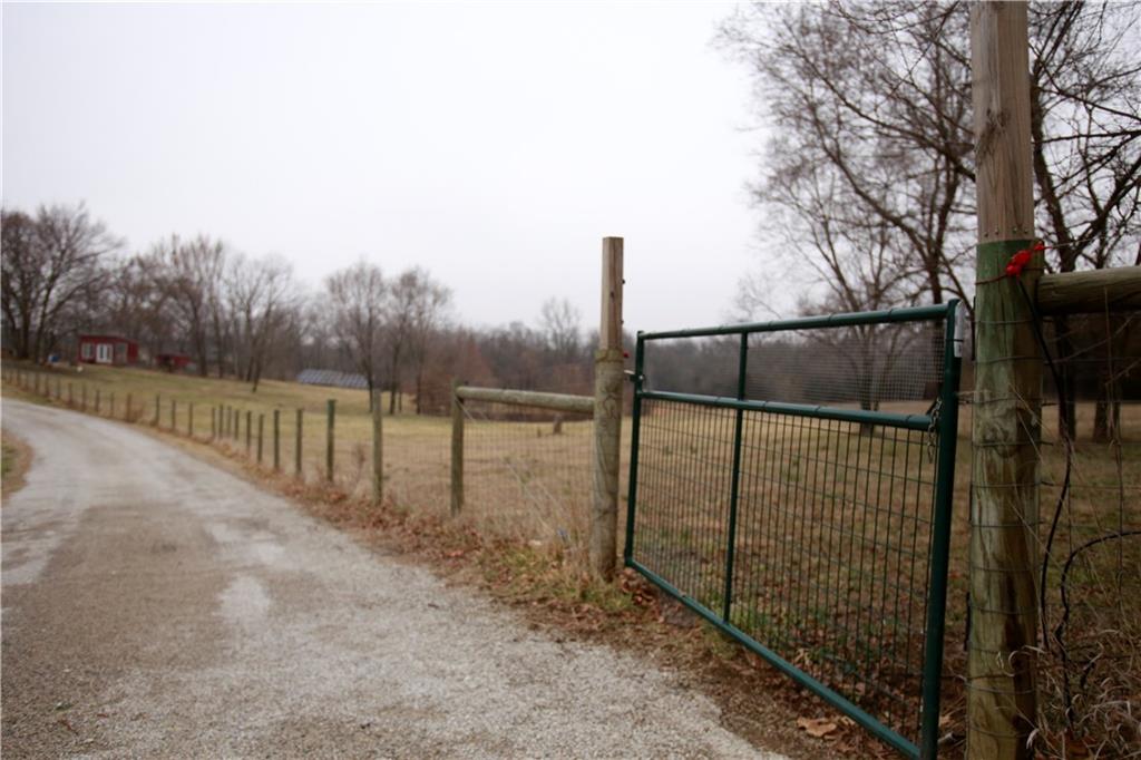 14298 Leavenworth Road Basehor, KS 66007 - Photo 42 of 48