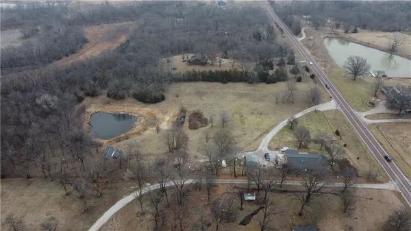 $550,000 | 14298 Leavenworth Road, Basehor, KS 66007