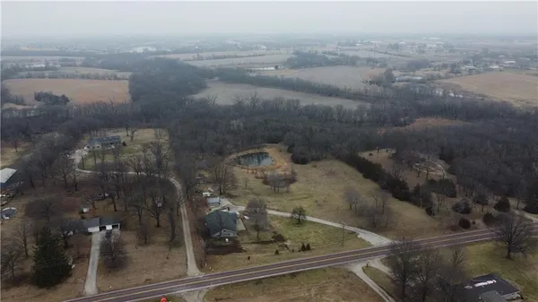 $550,000 | 14298 Leavenworth Road, Basehor, KS 66007