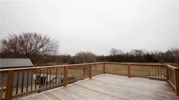 $550,000 | 14298 Leavenworth Road, Basehor, KS 66007