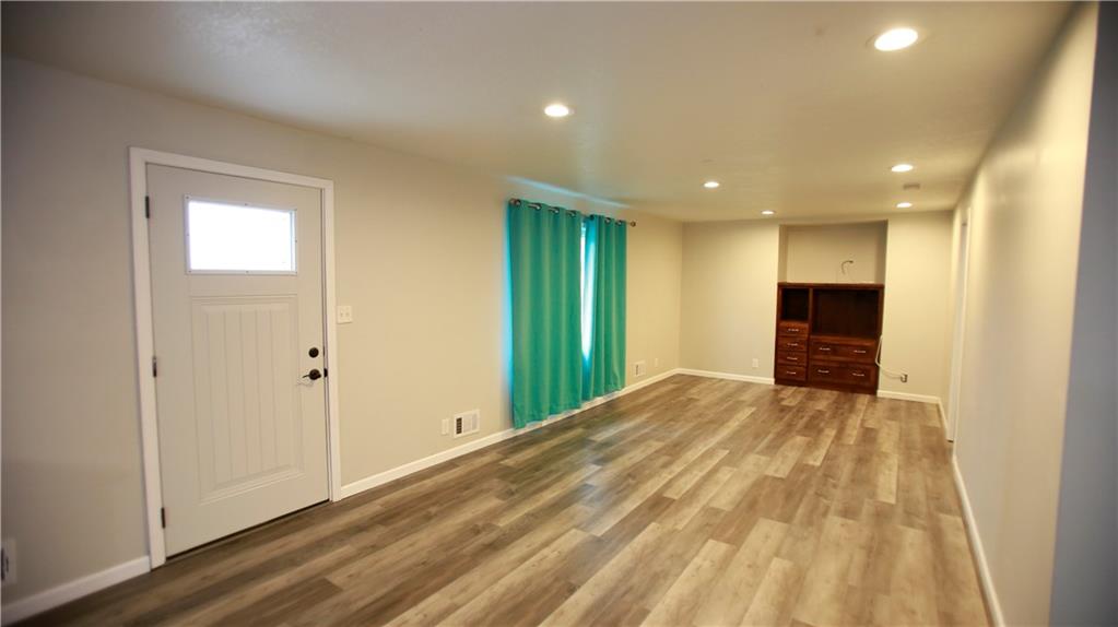 14298 Leavenworth Road Basehor, KS 66007 - Photo 8 of 48