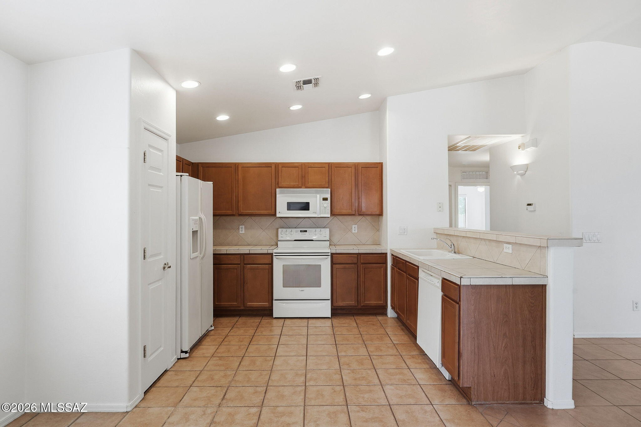 8435 East Bowline Road Tucson, AZ 85710 - Photo 15 of 42 011_ListerPros